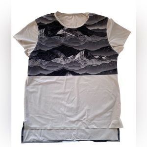 Lululemon Women's Misty Mountain Snapshot Tee sz 6 beige/grey color